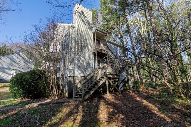 Building Photo - 1501 Mary Frances Place Unit D