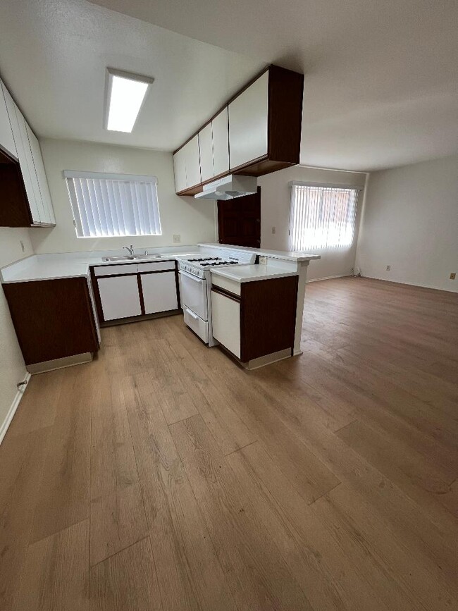 Building Photo - 5908 Cedros Avenue