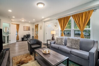 Building Photo - 327 W School St