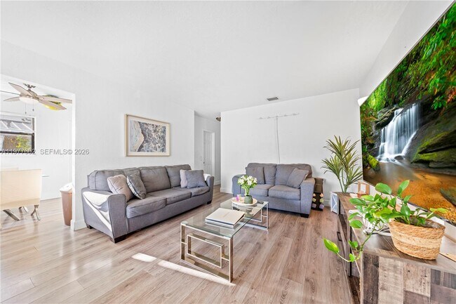 Foto del edificio - 581 NW 113th St