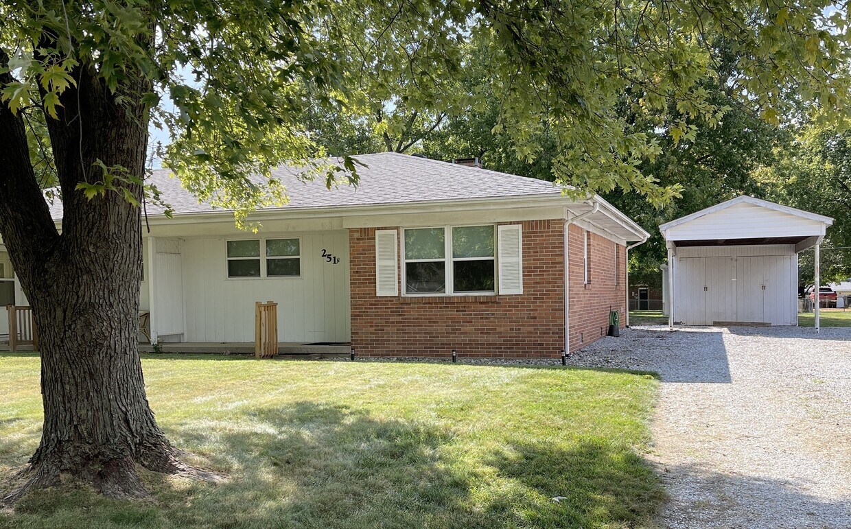Primary Photo - 251 Center Ln