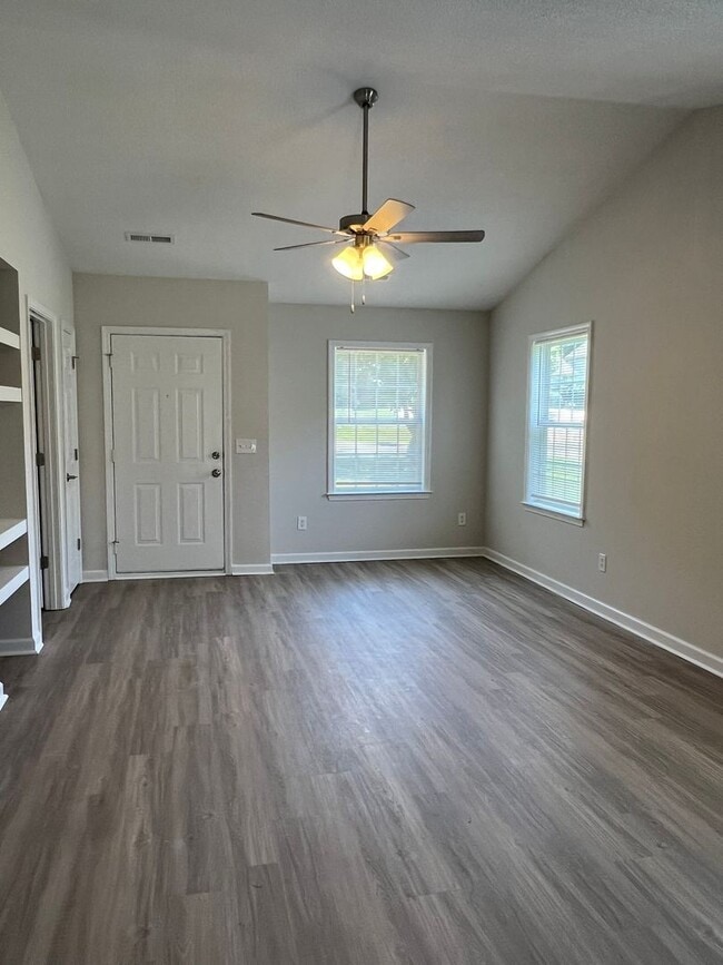 Building Photo - 122 Springwood Ln
