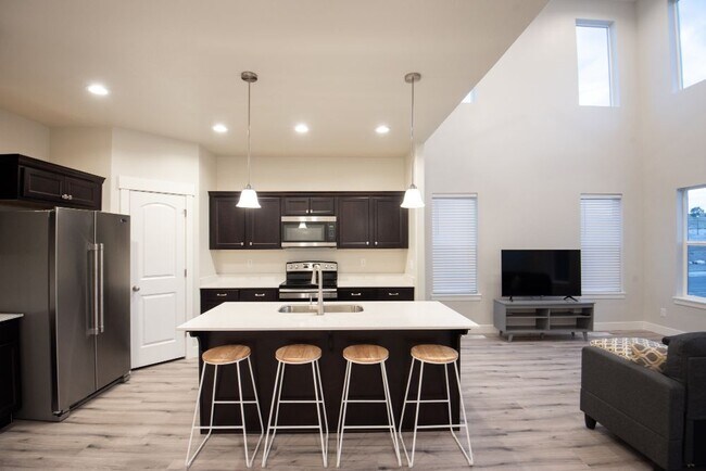 Building Photo - 1453 3860 W