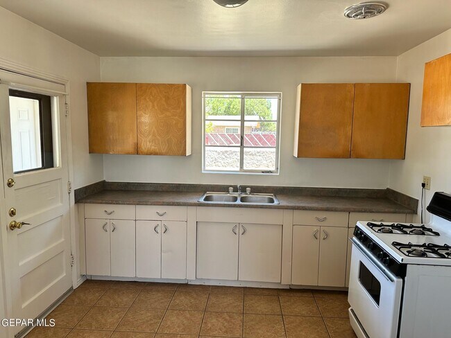Foto del edificio - 9302 Charleston St