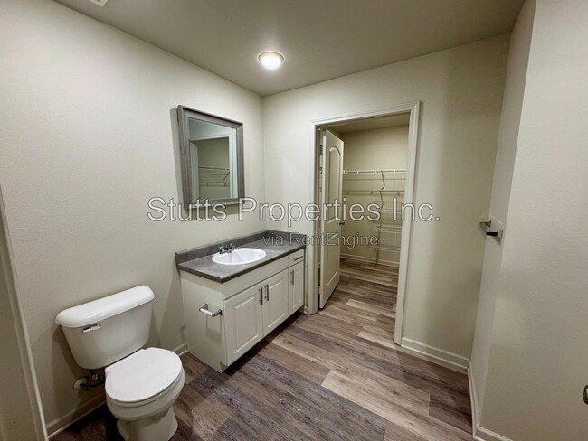 Building Photo - 201 Spindle Ct