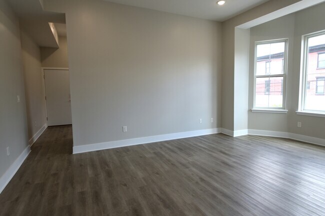 Foto del edificio - 4000 W Girard Ave