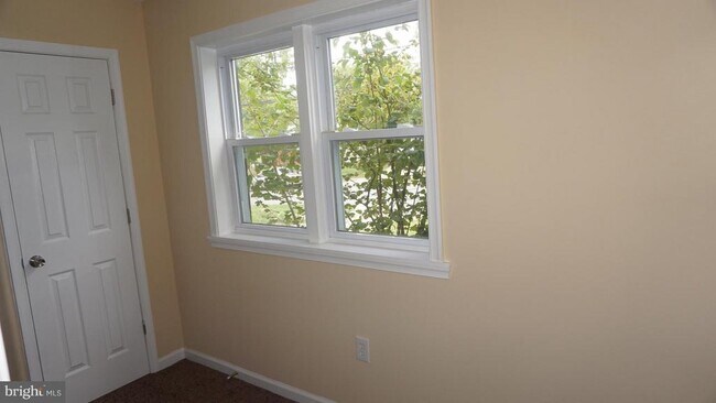 Foto del edificio - 8105 Legation Rd