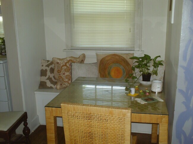 Comedor/sala de estar - 1617 Leavenworth St