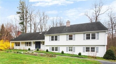 Building Photo - 2 Sherry Ln