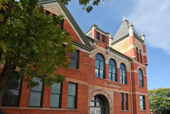 Roosevelt School Apartments Clinton Ia The Roosevelt School Was Built In 1888 And First Used As Clinton S High