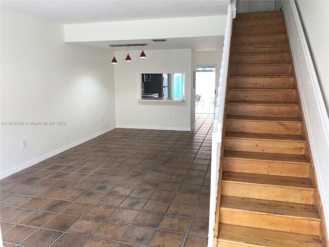 Foto del edificio - 9837 W Okeechobee Rd