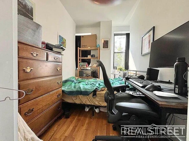 Building Photo - Gorgeous 3 Bedroom with private Garden in Prime Bushwick!