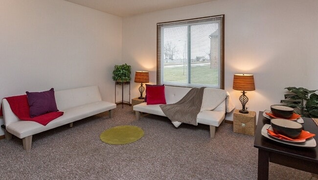 Building Photo - 1425 N 11th Ave E