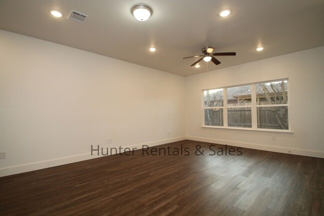 Foto del edificio - Upscale Three-bedroom Townhome!