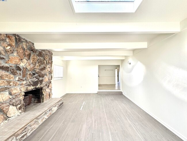 Foto del edificio - 15560 Calgary St