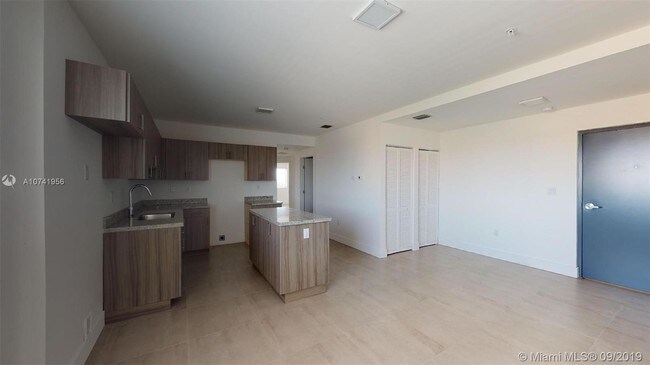 Foto del edificio - 6001 W Flagler St