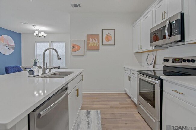 Foto del edificio - 5618 Cottage Lake Dr