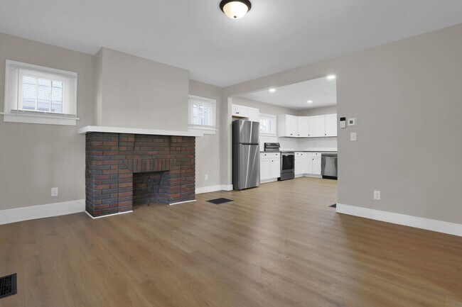 Foto del edificio - Updated 3 Bedroom, 2 Bathroom Home with Sp...