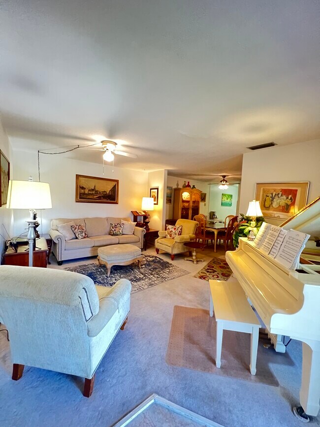 Living room flow to Kitchen - 333 SE Martin Ave
