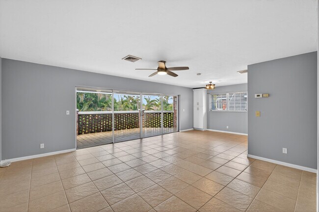 Building Photo - 423 Pine Tree Ct