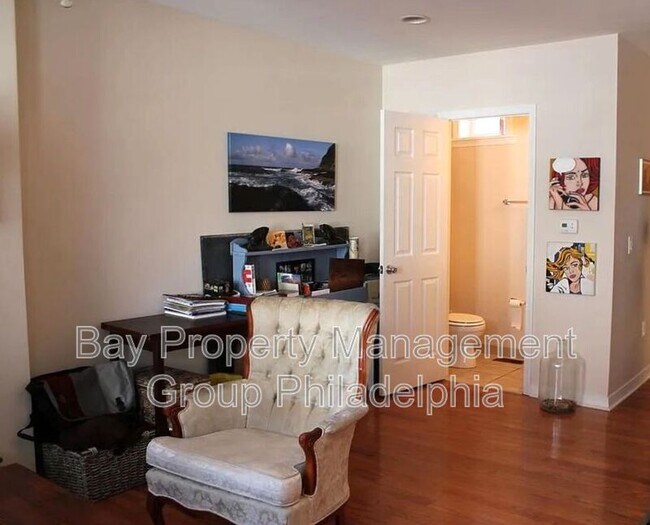 Foto del edificio - 2441 E Oakdale St