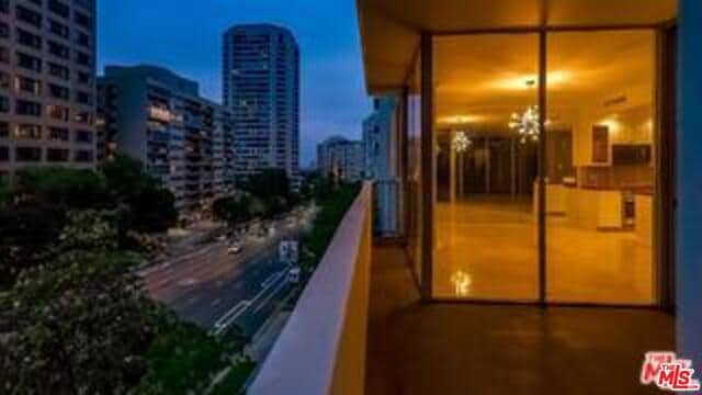 Building Photo - 10433 Wilshire Blvd