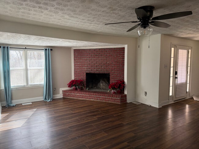 Building Photo - 6930 Dogwood Ln