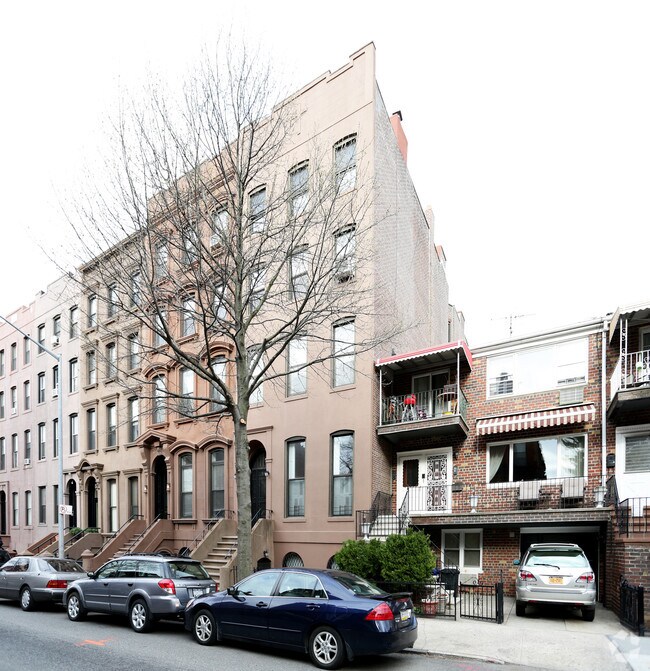 Building Photo - 580 Henry St