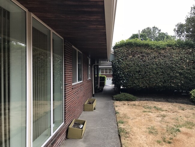 Building Photo - Zh345-349