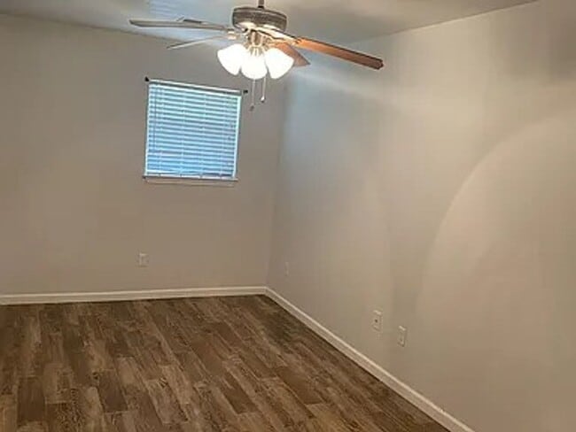 Building Photo - Come check out this nice