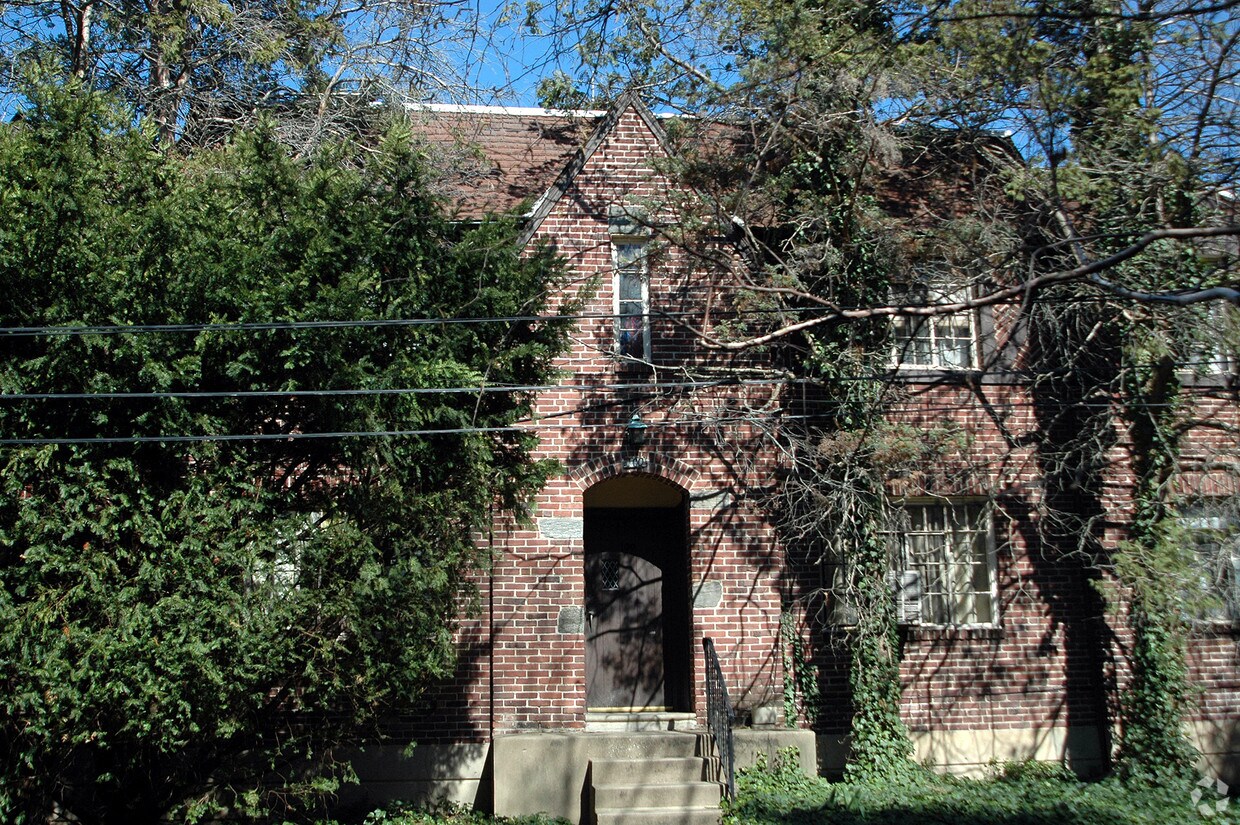 Primary Photo - 100-108 W Albemarle Ave