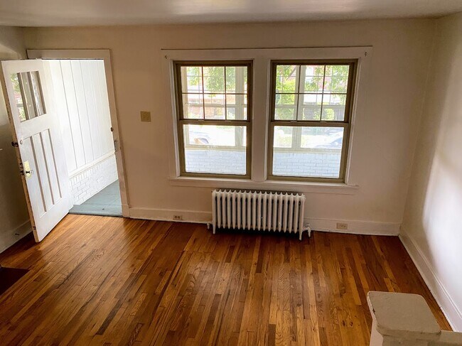 Foto del edificio - 6325 Glenview Pl