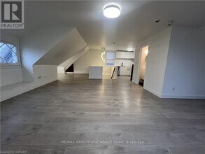 Building Photo - 49 Fairleigh Ave S