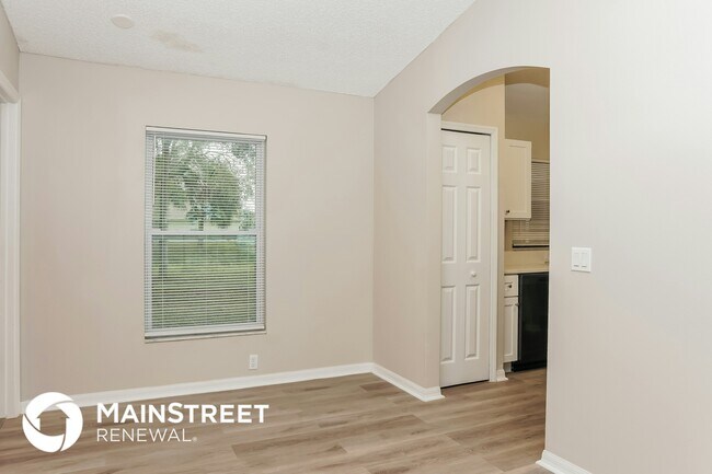 Building Photo - 430 Almansa St NE