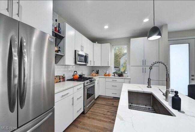 Foto del edificio - 1926 W 52nd St