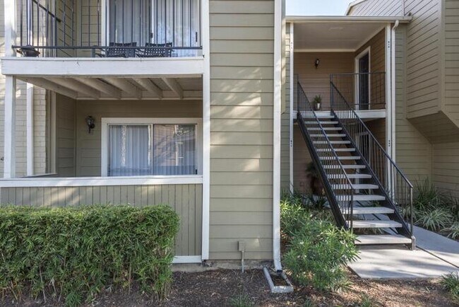 Foto del edificio - 7100 Smiling Woods Ln