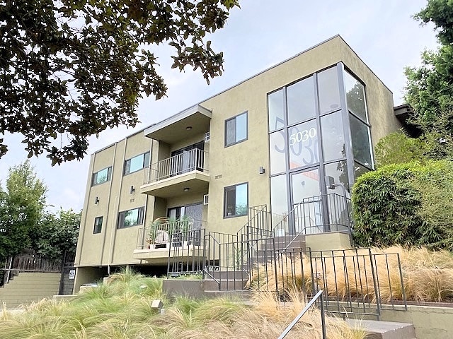 Building Photo - 5030 Maplewood Ave