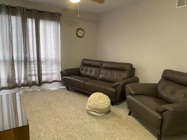 Foto del edificio - 44 Burnett Ave