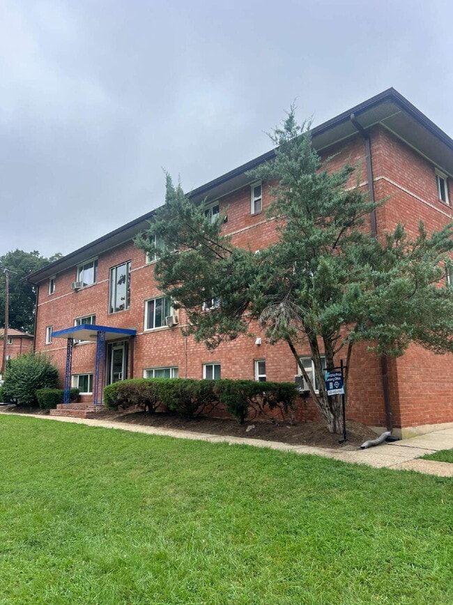 Building Photo - 14404 Gemstone Dr