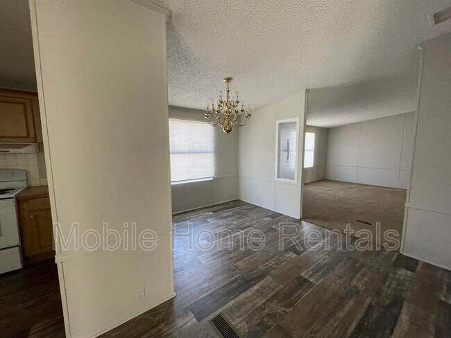 Foto del edificio - 2822 Dottie Ln