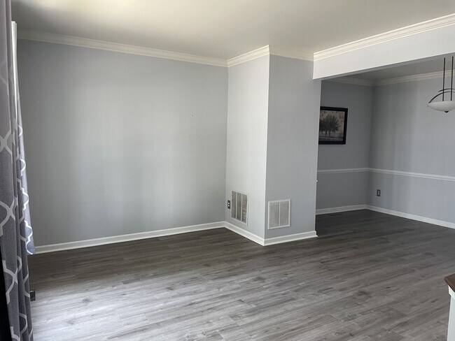 Foto del edificio - 2068 Lockwood Dr