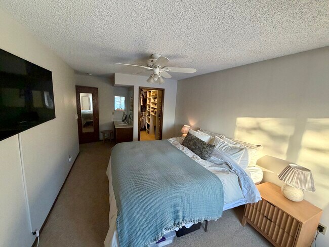 Foto del edificio - 3720 Independence Ave S