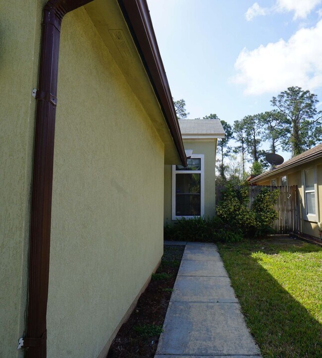 Foto del edificio - 3 Bed/2 Bath/ 2 Car Garage Home In Villas ...