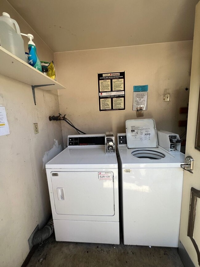 Building Photo - 651 Belladonna Ct