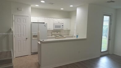 Building Photo - 6042 SW 19th Ct