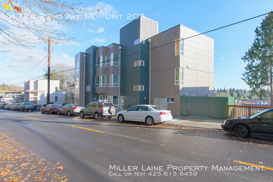 Primary Photo - Modern Studio Apt. Near UW!