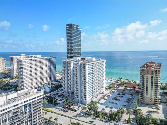 Building Photo - 2030 S Ocean Dr