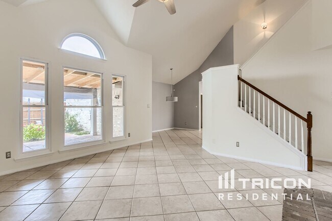 Foto del edificio - 2700 Windswept Ln