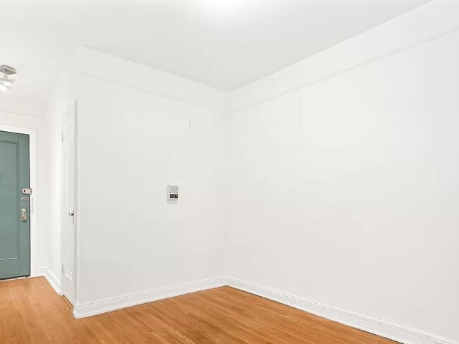 Building Photo - 30-83 Crescent Street