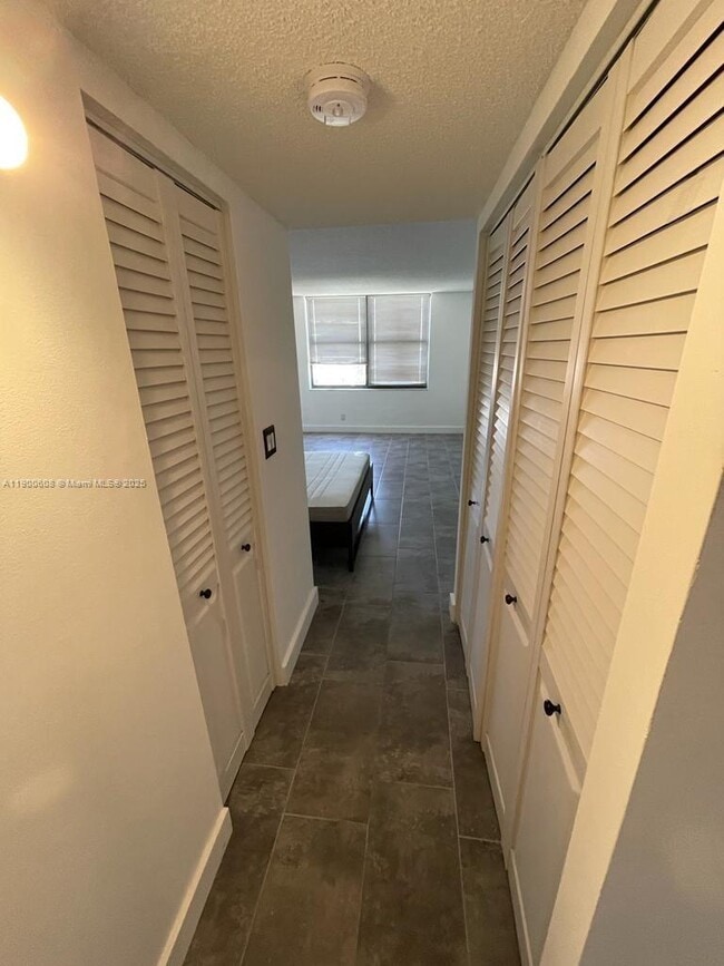 Foto del edificio - 18151 NE 31st Ct